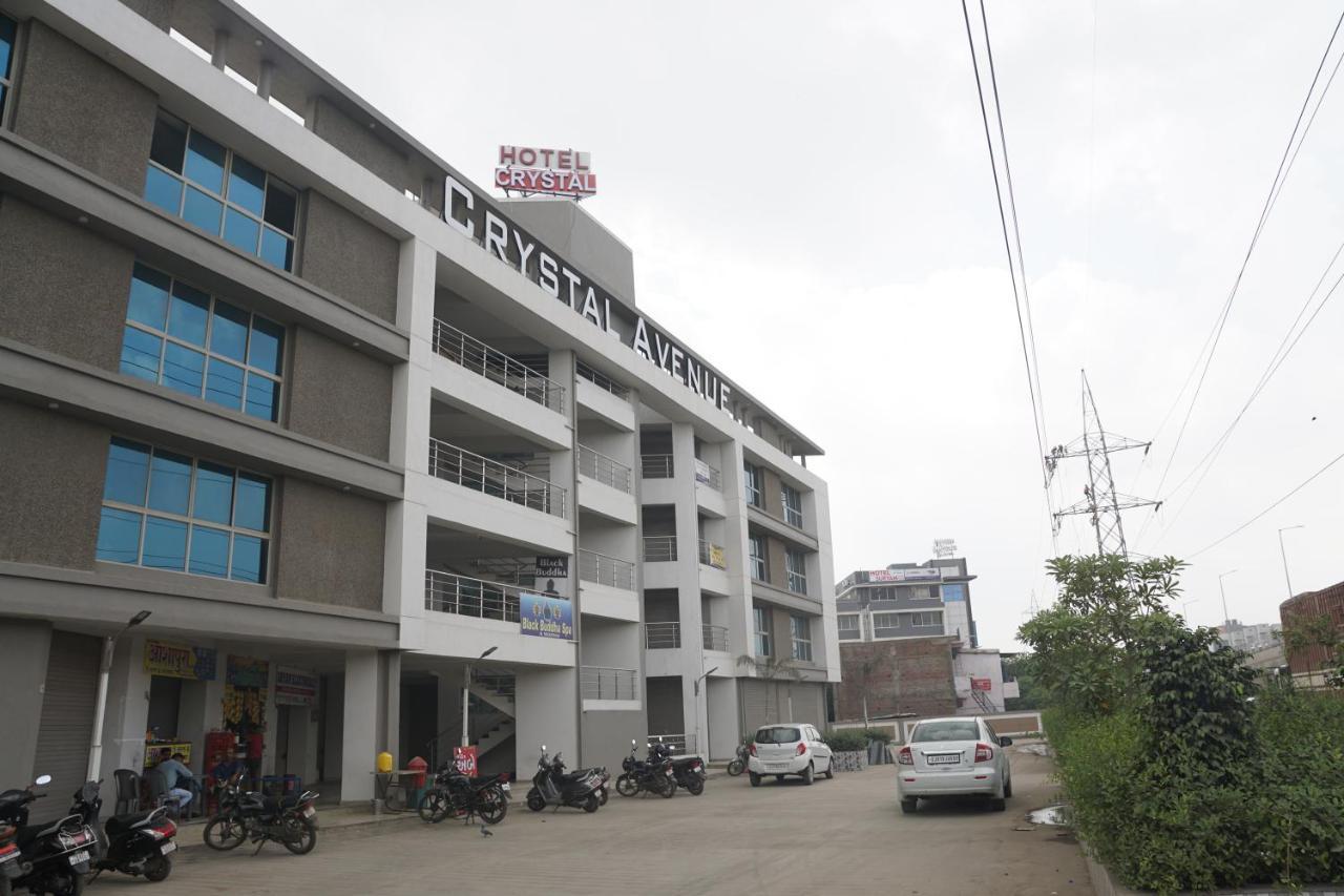 Oyo 25009 Hotel Crystal อาเมดาบัด ภายนอก รูปภาพ